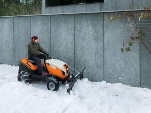 Snežni plug za traktorske kosilnice